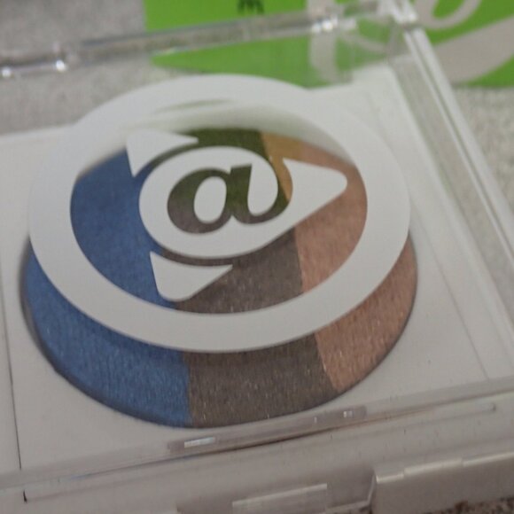 Mary Kay At Play Baked Eye Trio Out of the Blue NEW - Picture 6 of 6